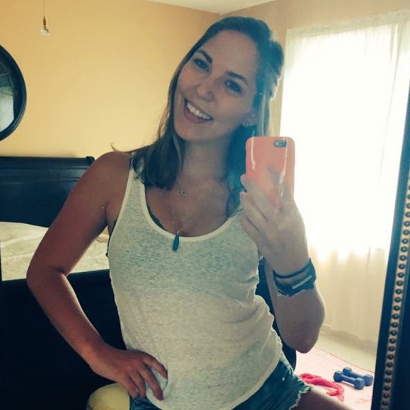 Meet your Posher, Tori - Picture 1 of 1